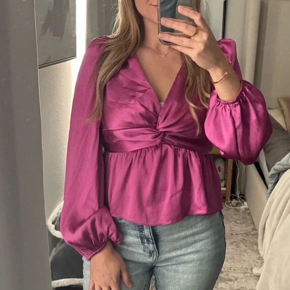 Elegant Magenta Pink Women's Top - Picture 1 of 12